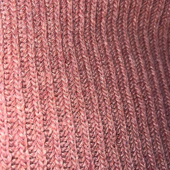 Ardene knitted sweater, size large fits accurately. - Picture 4 of 4